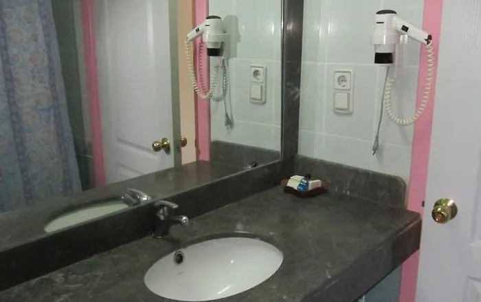 Aymes 3* Φετιγιέ