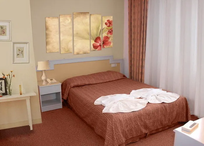 Aymes Hotel 3*